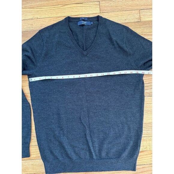 J crew Merino wool V-neck sweater slim men’s size M Charcoal color - Picture 5 of 5